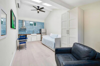 Building Photo - 9955 Baybreeze Dr