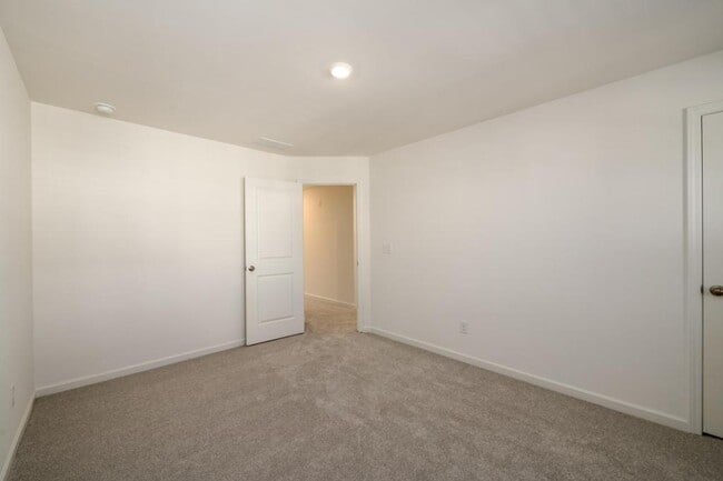 Building Photo - 2482 Van Fleet Cir