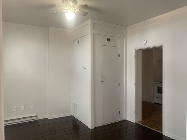 Building Photo - 403 Miami St