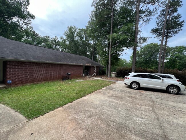 Building Photo - 1088 Pierce Rd
