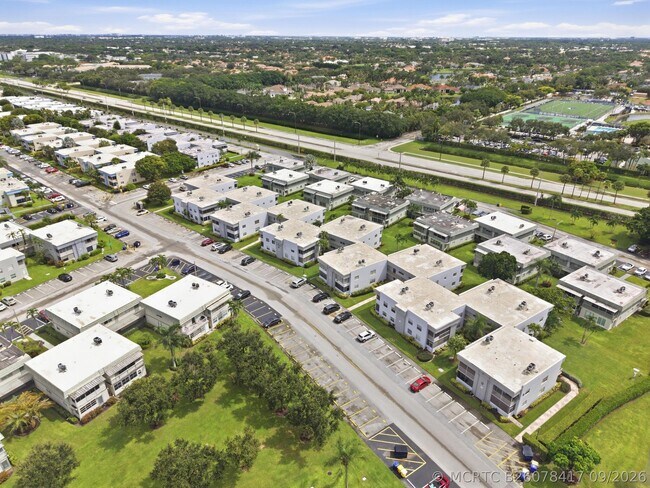 Building Photo - 809 Flanders Q