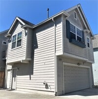 Building Photo - Nice Granny unit w/bedroom