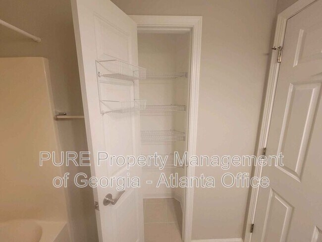 Building Photo - 102 Laguna Springs Dr