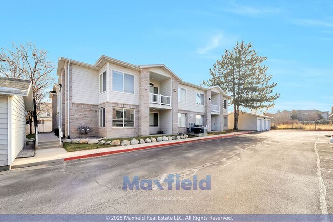 Building Photo - $1000 Off! Stoney Brook Condos Unit #2 - 2BD - 2BTH 1GAR