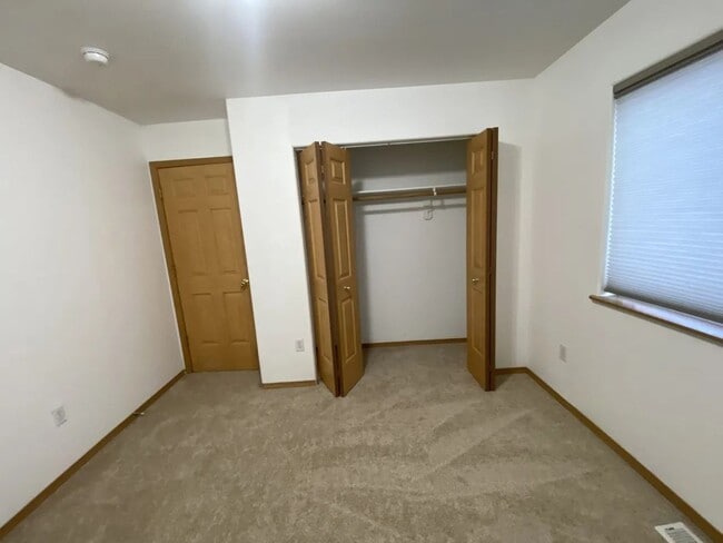 Building Photo - 2 Bedroom, 1 Bathroom in Southwest Anchorage.