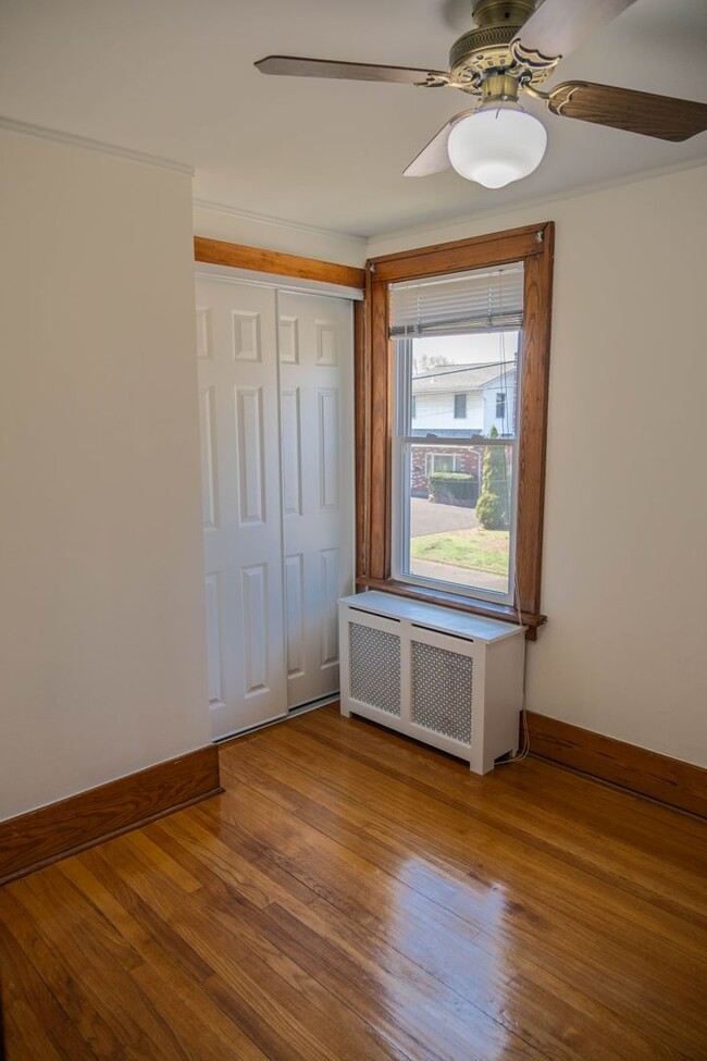 Building Photo - Charming 3 bedroom