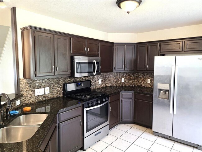 Building Photo - 1600 Hollow Tree Blvd