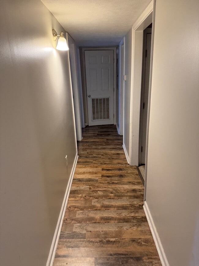 Building Photo - 270 Tampa Dr