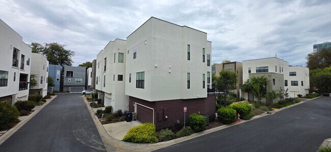 Building Photo - 409 10th St
