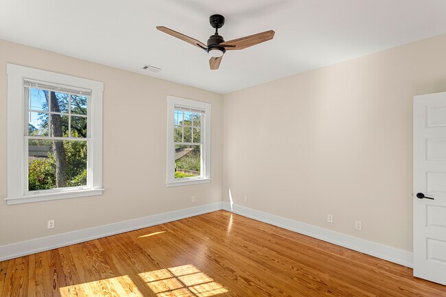 Building Photo - 123 E 55th St