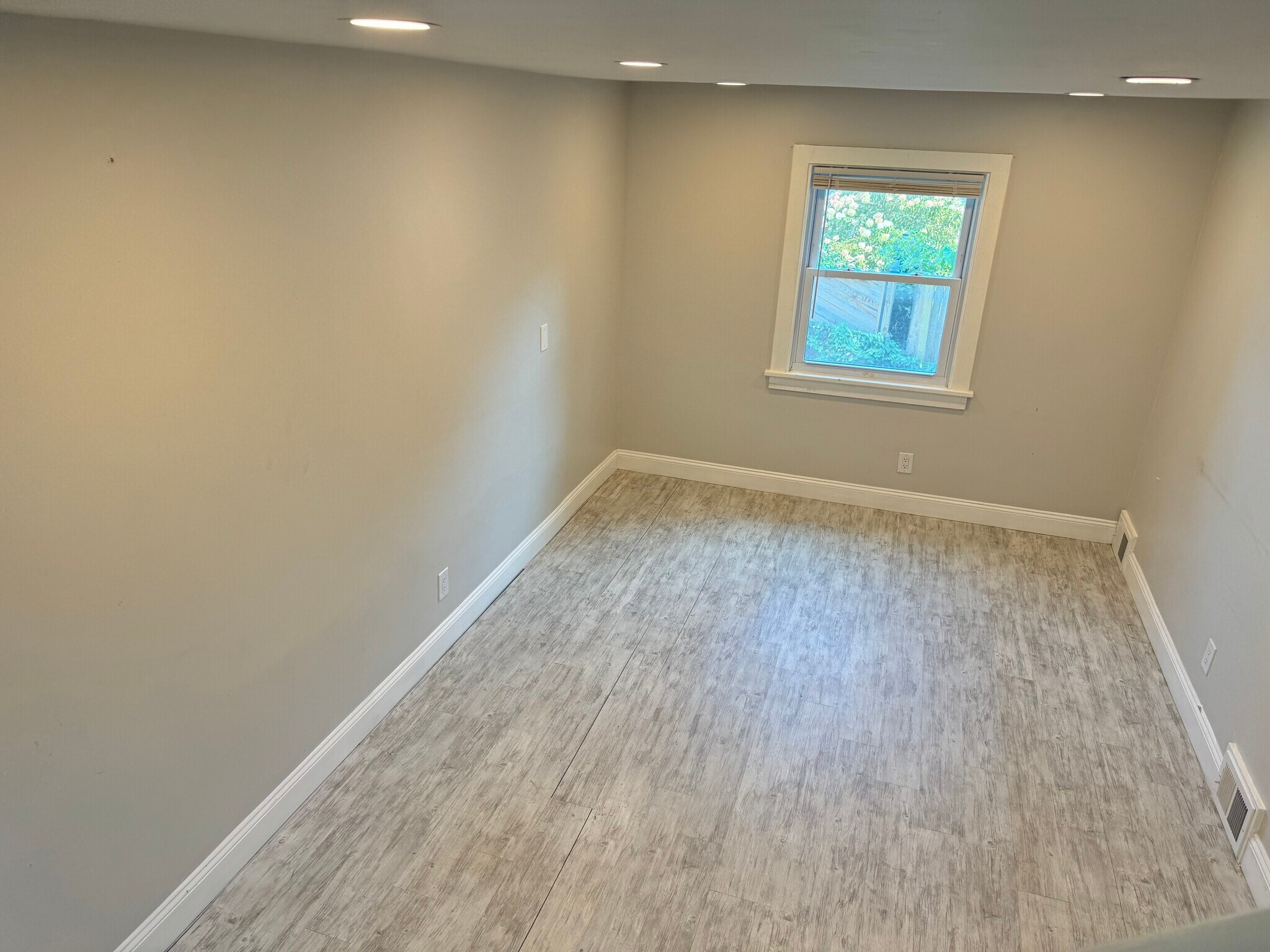 Living room photo #2 - 1059 Atlantic Ave