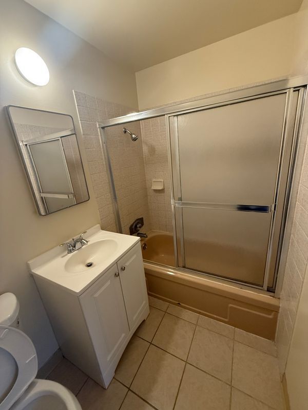 Building Photo - 1099 Roewill Dr