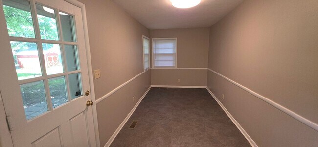 Building Photo - Nice brick 3 bedroom home! $1250! Large fenced yard!