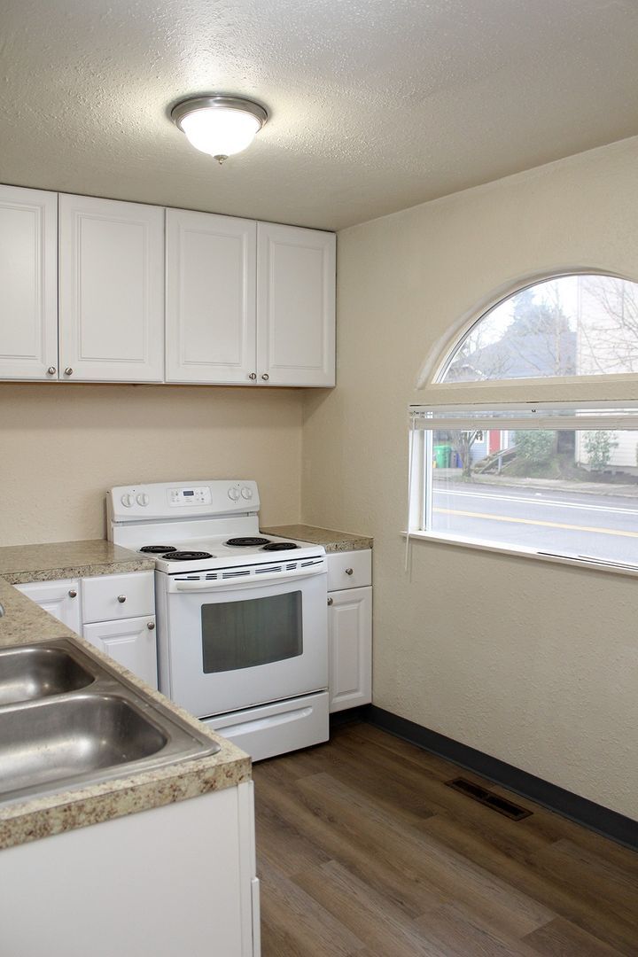 Building Photo - 7937-7937 N Fessenden St