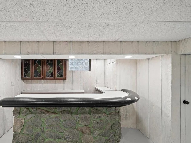 Building Photo - Section 8 APPROVED 3-bedroom