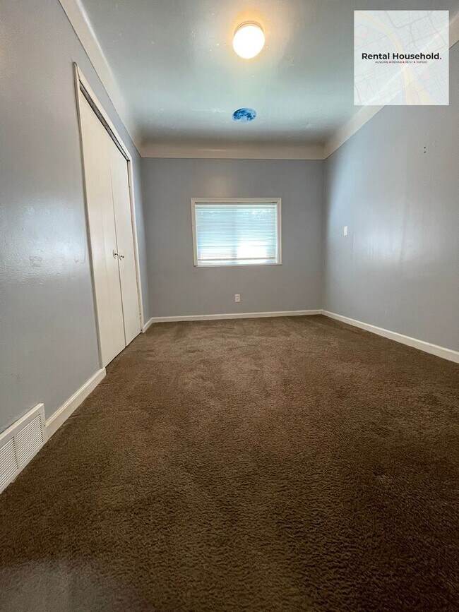 Building Photo - Stunning & Spacious 3-Bedroom Home in Warren!