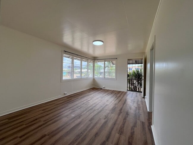 Building Photo - T1239ach (REOM)