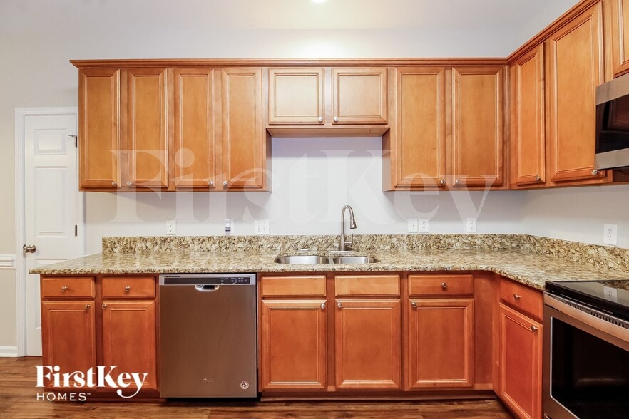 Building Photo - 708 Hawthorn Ridge Dr