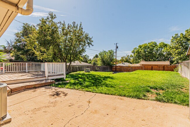 Building Photo - Exceptional 4-Bed, 2-Bath Home in Englewoo...