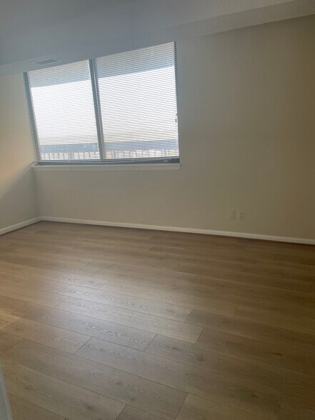 guest bedroom - 5501 Seminary Rd