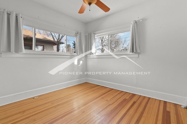 Building Photo - Beautiful Home with Washer/Dryer and Fenced Yard