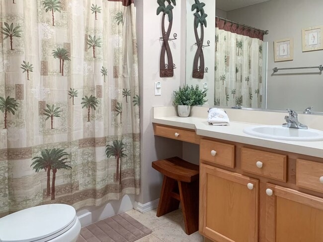 Building Photo - M1108 Davenport (VNSW-15/5)