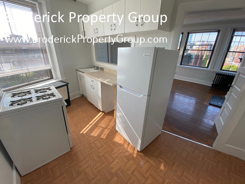 Building Photo - 83 Myrtle St