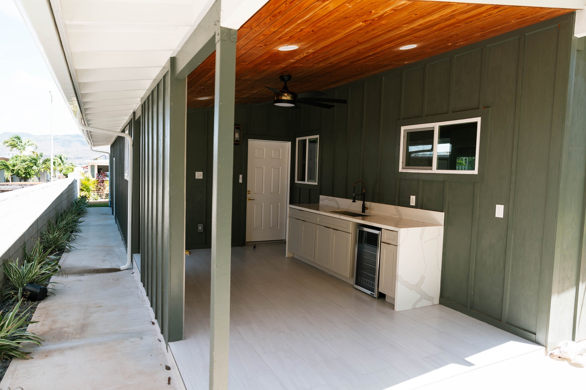 Building Photo - 532 Kekupua St