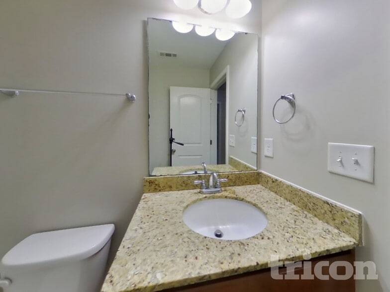 Building Photo - 2034 Aragon Lane