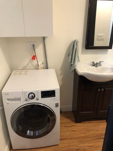 Building Photo - 1925 E Brill St