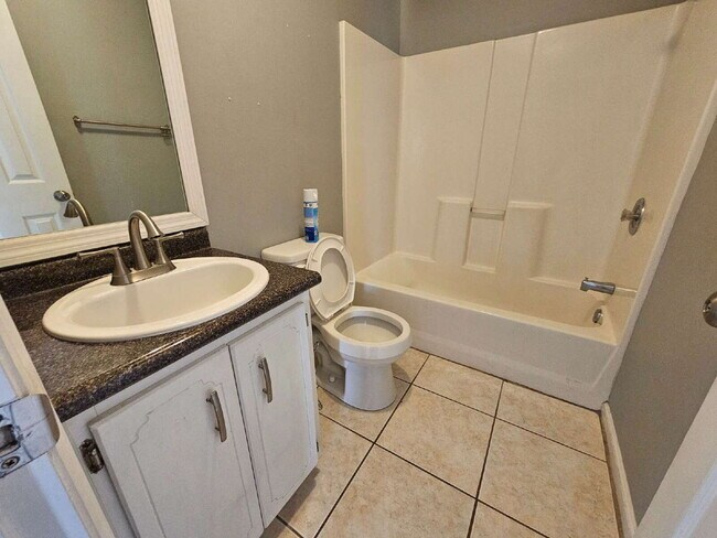 Building Photo - 4 bedroom home only 15 minutes from Fort S...