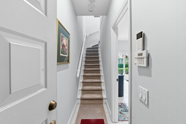 Building Photo - 2445 NE 14th St