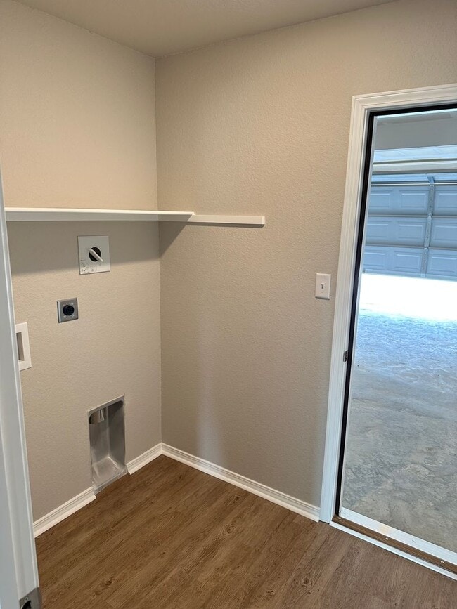 Building Photo - Comfort & Space Await — Pre-Leasing 4BR/2BA in Cypress Bend