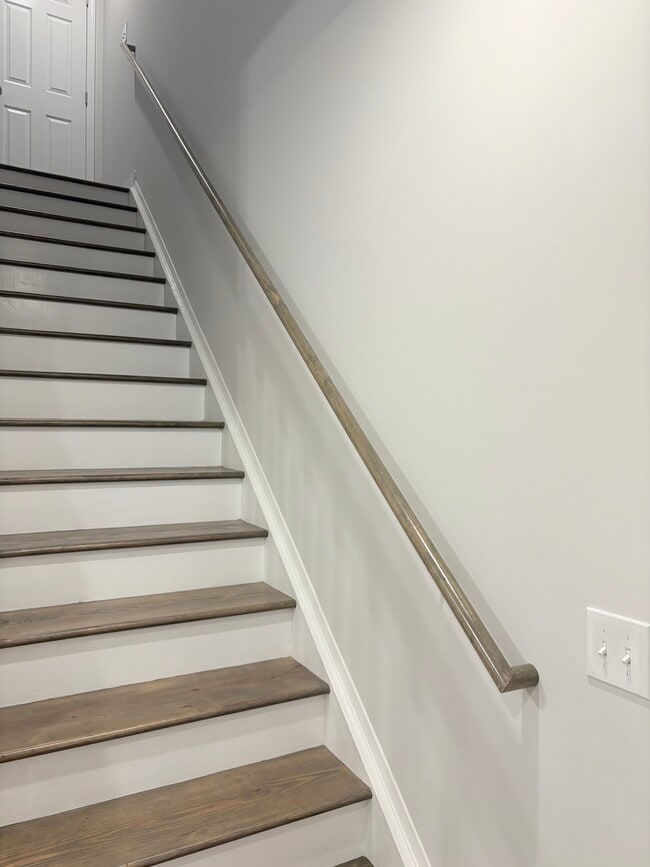 Building Photo - 871 Rodeo Ln