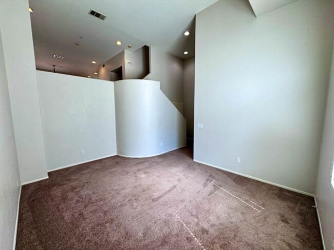 Building Photo - 3 bedroom Murrieta Condo in the gated Will...