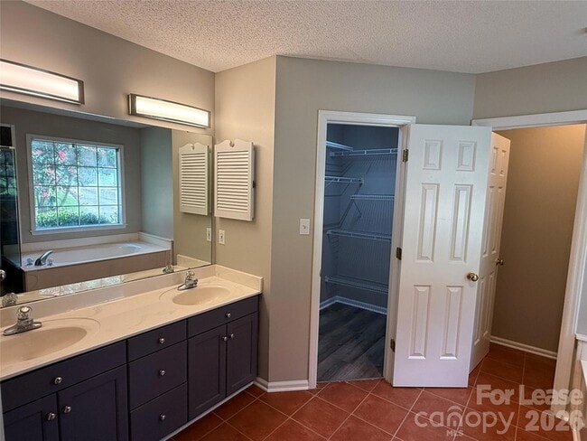 Building Photo - 4370 Fellows Ln