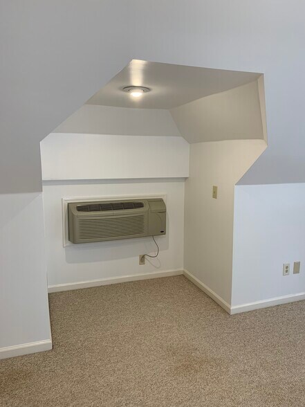 Bonus room - 2922 Merrill Ave