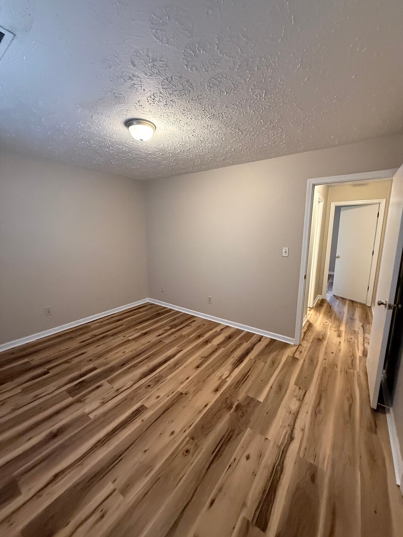 Building Photo - 719 Main St