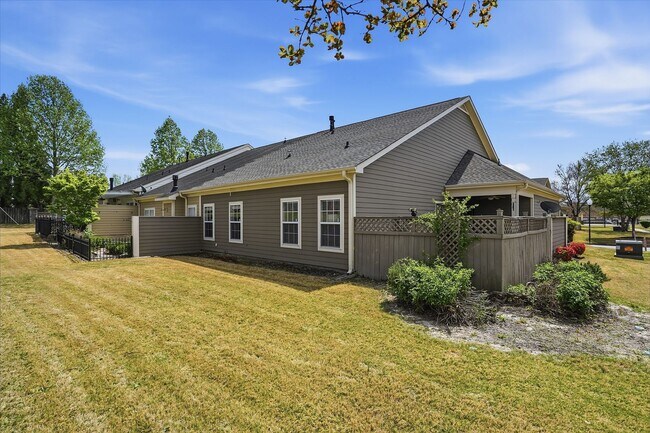 Building Photo - 211 Louisville Dr