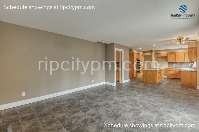 Building Photo - Beautiful 4 Bed/2.5 Bath Home in Tualatin!