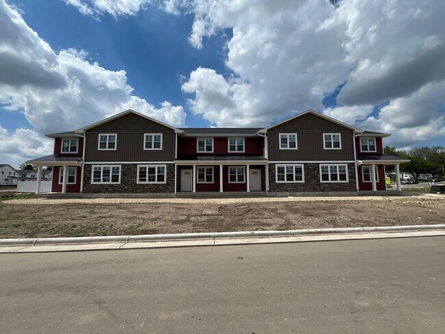 Building Photo - 312 Woodcrest Ln