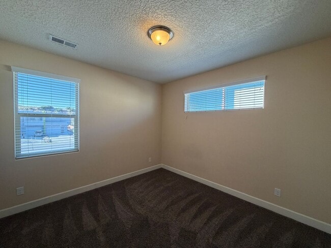 Building Photo - 3 Bedroom Townhome Near Juan Tabo Blvd SE & Four Hills!