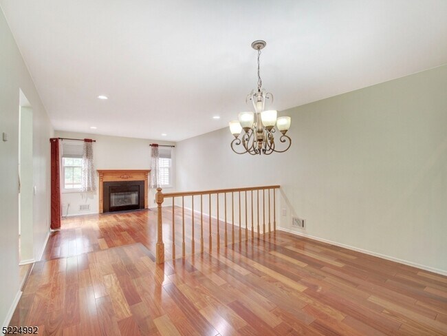 Building Photo - 402 Marten Rd
