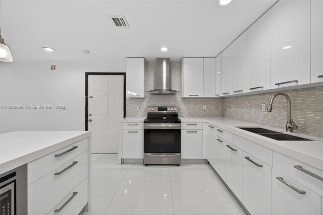Primary Photo - 8851 NW 119th St