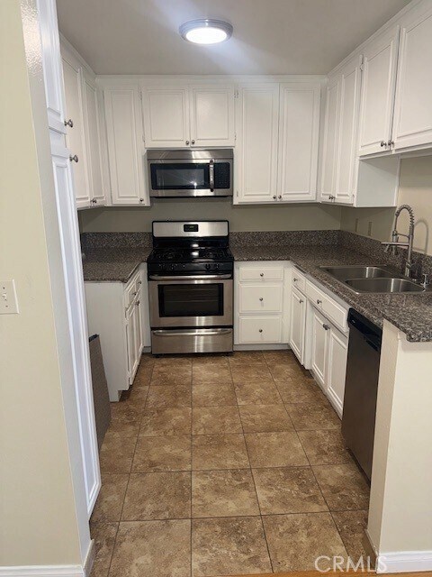 Building Photo - 1616 S Barrington Ave