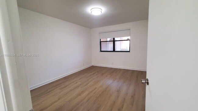 Building Photo - 8160 Geneva Ct