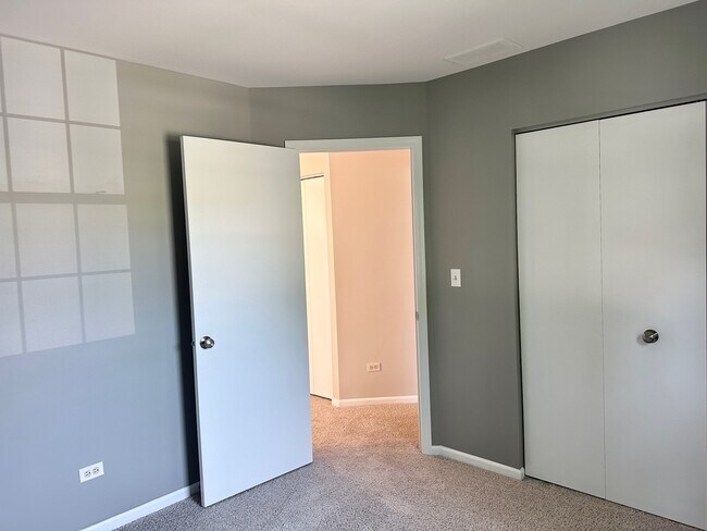 Building Photo - 24 Cedar Grove Ct