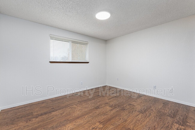 Building Photo - 905 W 33rd Ave