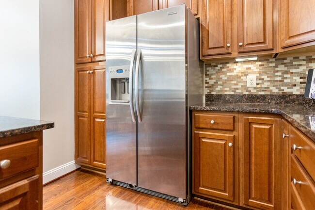 Building Photo - 20657 Sibbald Sq