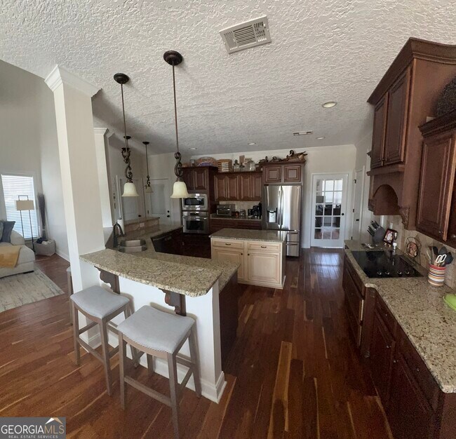 Building Photo - 305 Taylor Elaine Dr